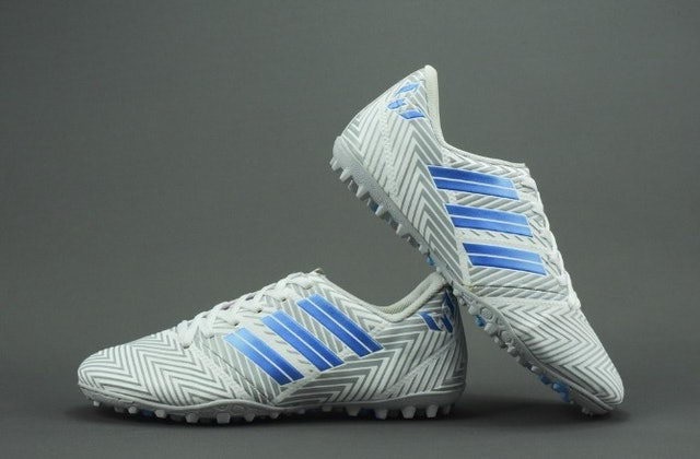 5 sai lầm thường thấy khi chọn mua giày đá bóng sân cỏ nhân tạo