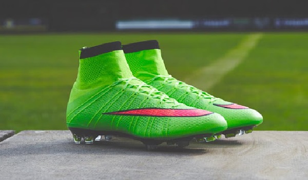 Các loại giày đá bóng phổ biến