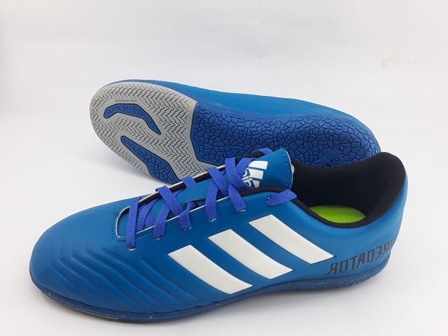 Có nên sử dụng giày futsal (đế IC) cho sân cỏ nhân tạo?