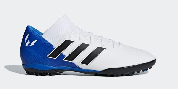 Giày đá bóng đa chức năng