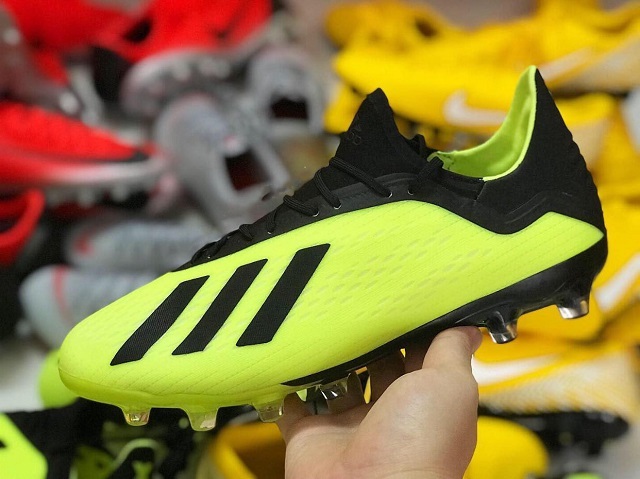 Giày đinh HG dùng cho sân cỏ nào phù hợp?