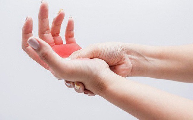 Cách massage bấm huyệt trị tê tay đơn giản mà hiệu quả