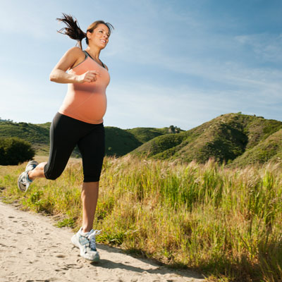 Lợi ích của việc đi bộ trong thai kỳ là gì?